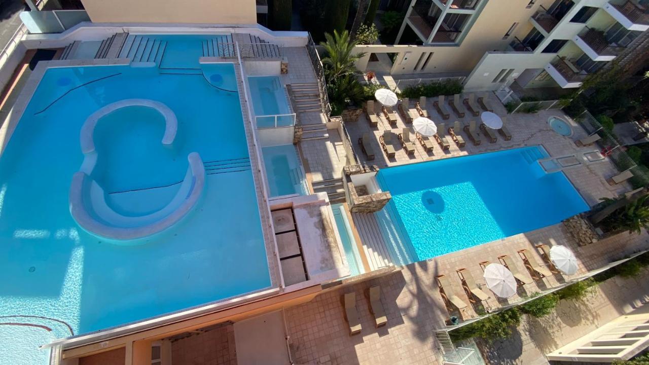 Penthouse Vue Mer Avec Rooftop,Jacuzzi,Et Parking Prive Antibes Exteriör bild