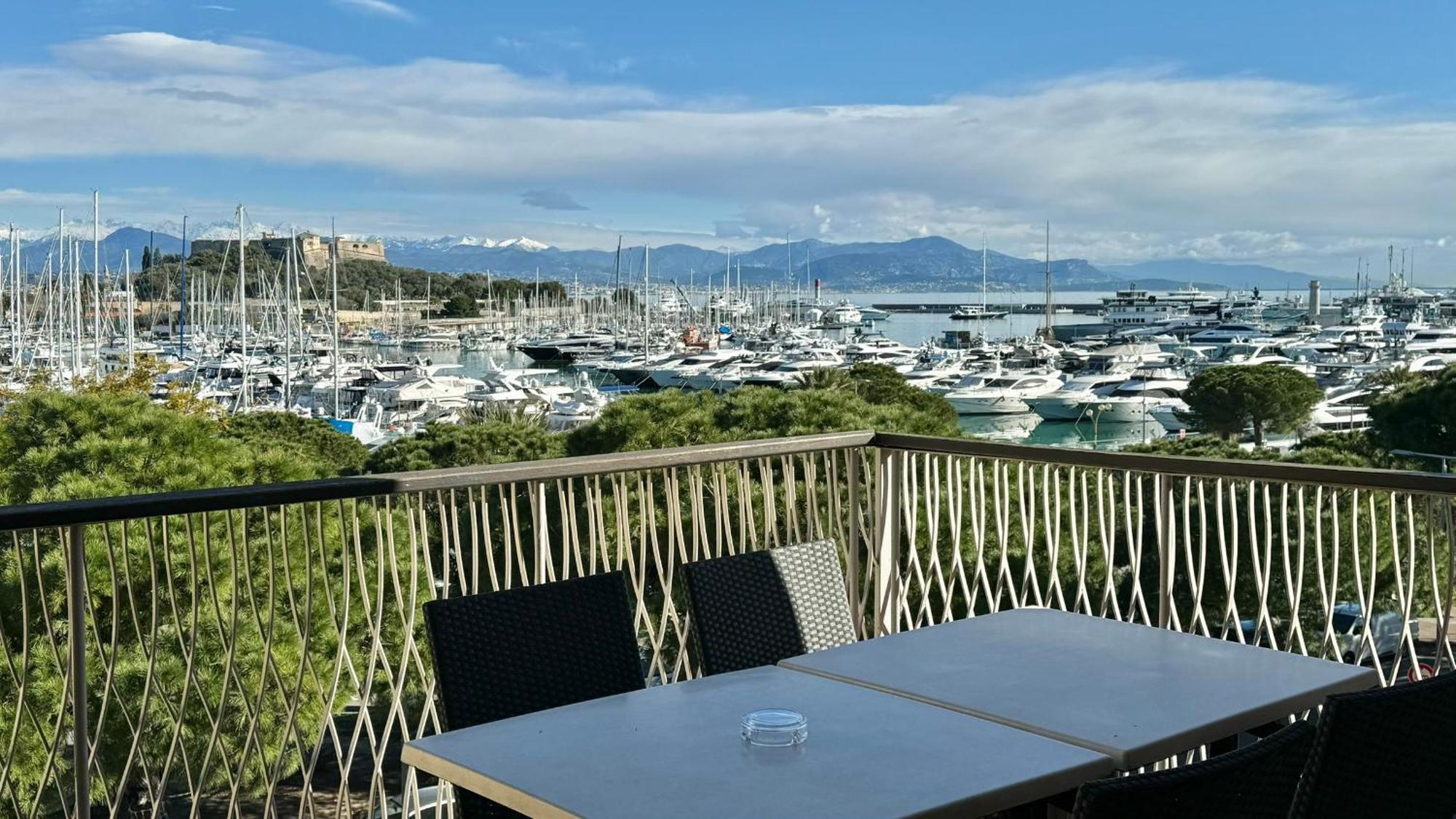Penthouse Vue Mer Avec Rooftop,Jacuzzi,Et Parking Prive Antibes Exteriör bild