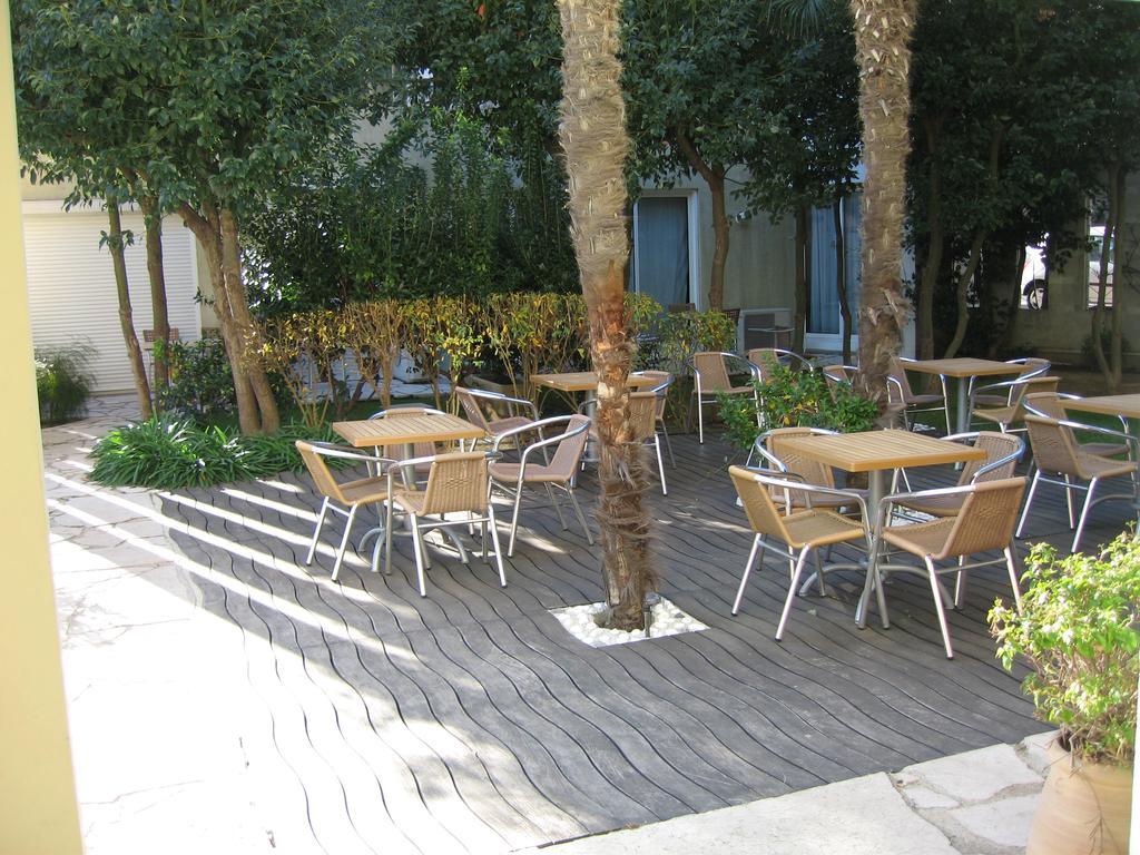 Penthouse Vue Mer Avec Rooftop,Jacuzzi,Et Parking Prive Antibes Exteriör bild